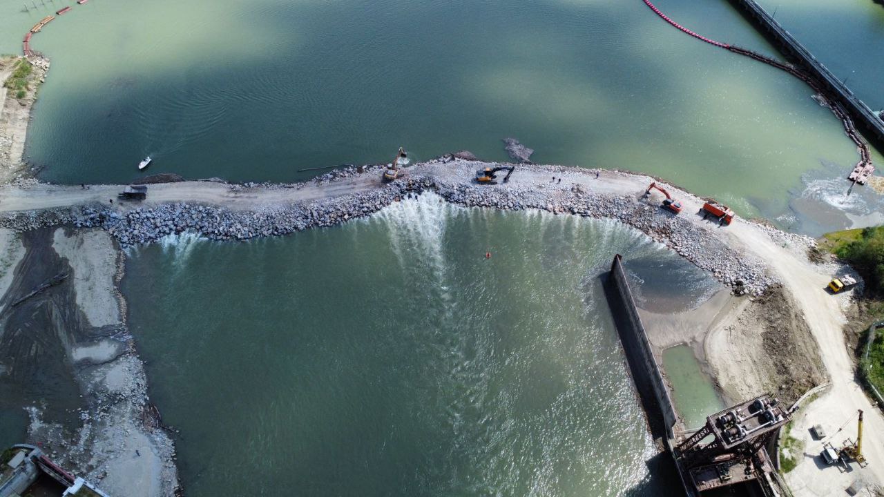 Tämä maa voittaa kilpailun ja asettaa maailmanennätyksen: se rakentaa 33 km pitkän meripadon, joka näkyy avaruudesta.