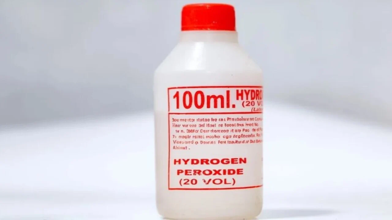 WC:n puhdistus vetyperoksidilla: miten se vaikuttaa ja milloin se on tarkoituksenmukaista.