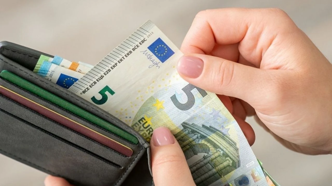 Mitä setelien järjestäminen pienimmistä suurimpiin merkitsee psykologian kannalta?