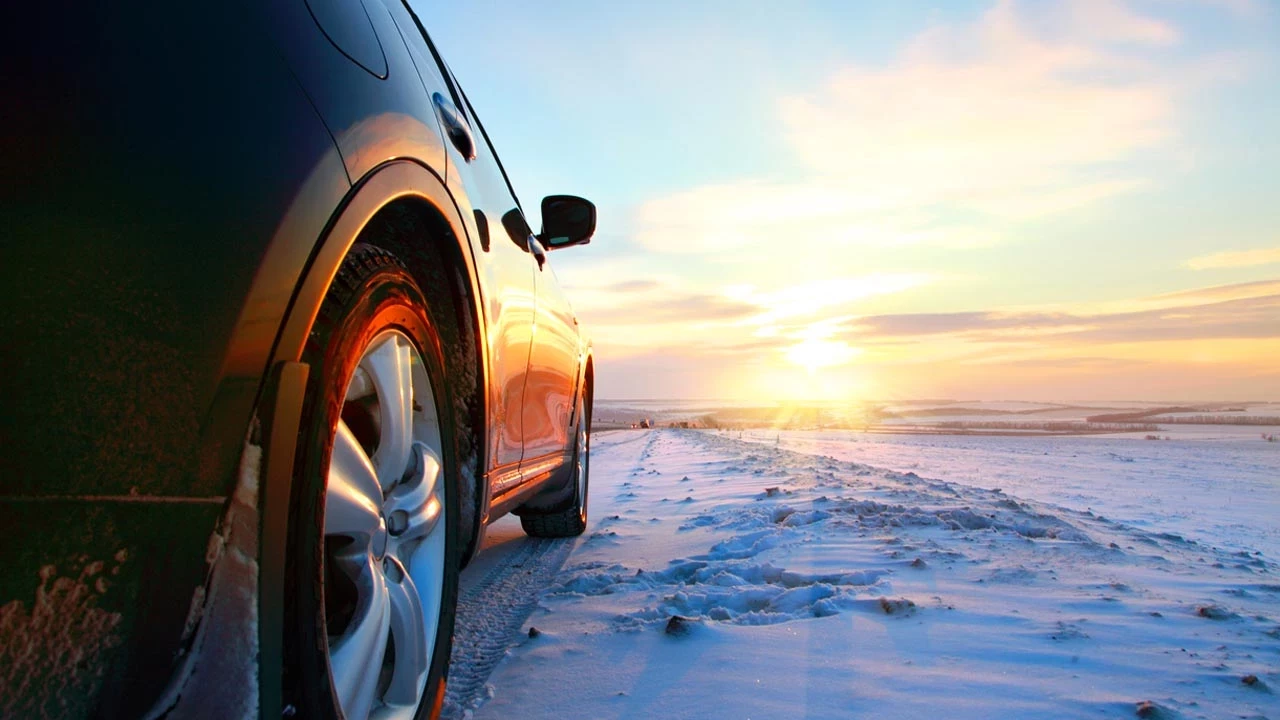 Virallisesti: hallitus kieltää ohittamisen teillä koko maassa tällaisissa tapauksissa.