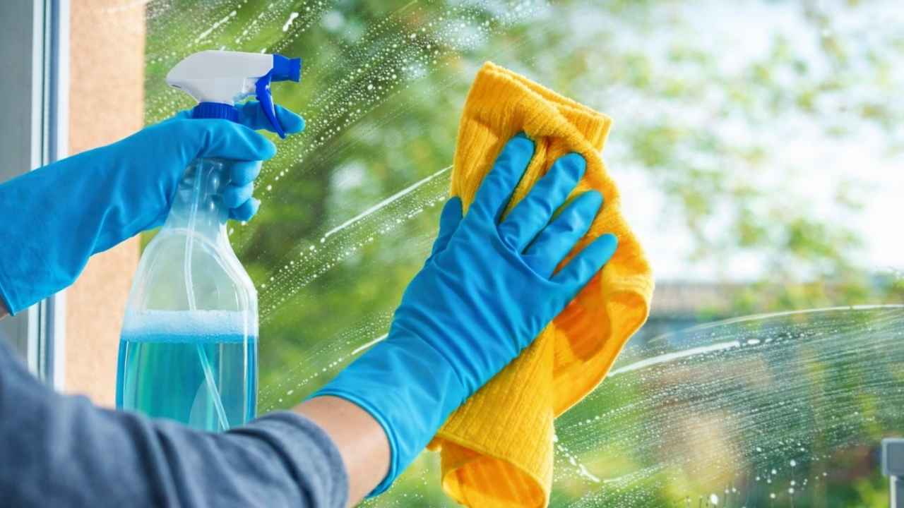 Ei ruokasoodaa eikä etikkaa: ainesosa, joka löytyy aina keittiöstäsi, palauttaa ikkunoillesi alkuperäisen ulkonäön muutamassa minuutissa.