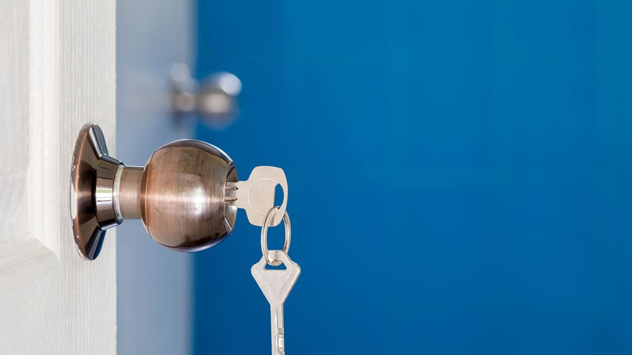 Psykologian näkökulmasta, mitä tarkoittaa se, että tarkistat kahdesti, oletko lukinnut oven?