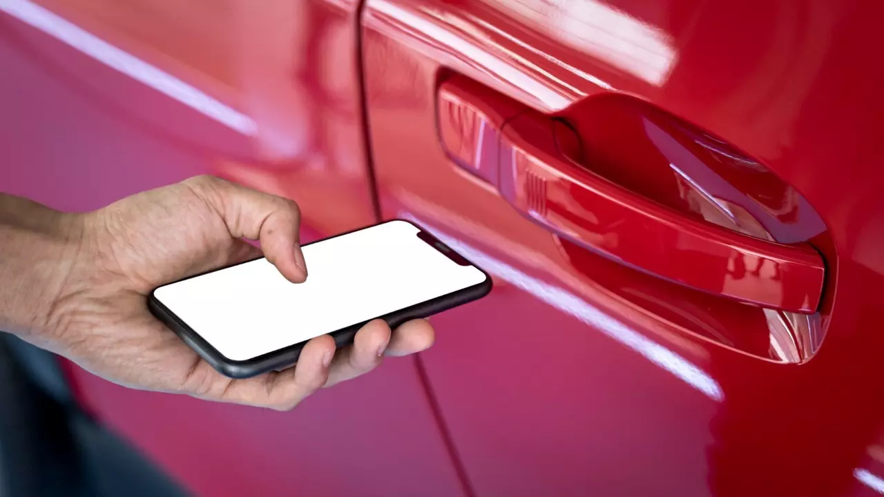 Näin voit selvittää, voiko matkapuhelinta käyttää auton avaimena.