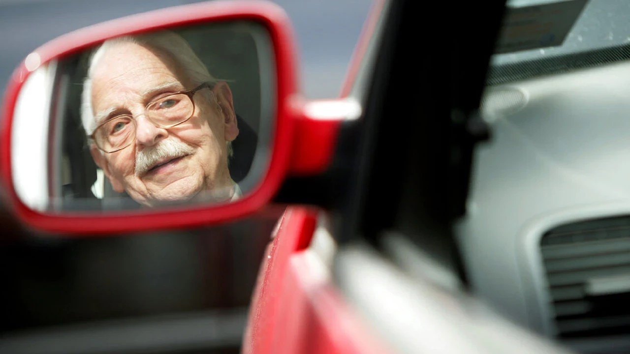 Yli 65-vuotiaille ei enää myönnetä ajokortteja: he eivät voi enää uusia ajokorttiaan, jos eivät täytä tätä pakollista vaatimusta.