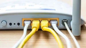 Ohjeet matkapuhelimen liittämiseen internetiin kaapelilla ja nopeuden huomattavaan parantamiseen.