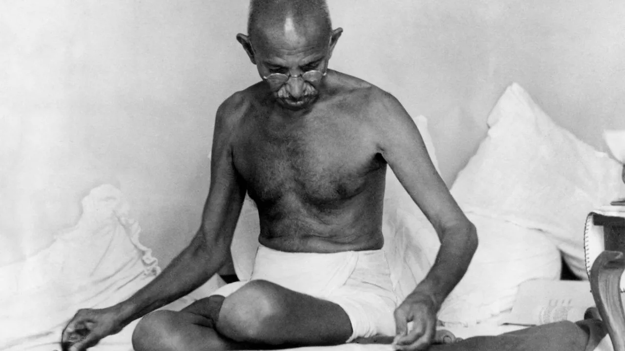 Mahatma Gandhi, intialainen ajattelija: ”Onnellisuus saavutetaan, kun ihmisen ajatukset, sanat ja teot ovat sopusoinnussa keskenään.”