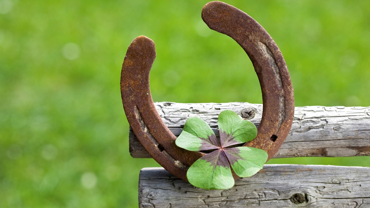 Se ei ole vain koriste: mitä tarkoittaa hevosenkengän ripustaminen ulko-ovelle?