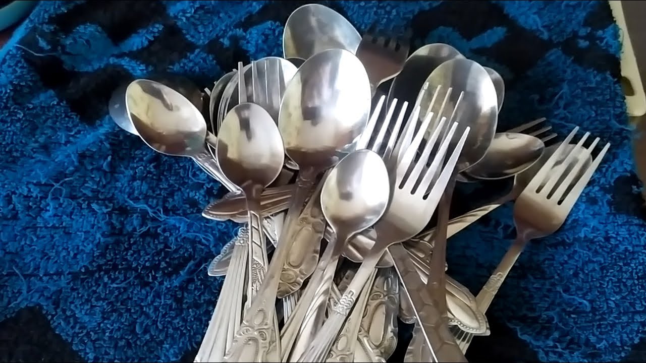 Ruokailuvälineiden kastaminen suolaan: miksi se on suositeltavaa ja mitkä ovat sen edut.