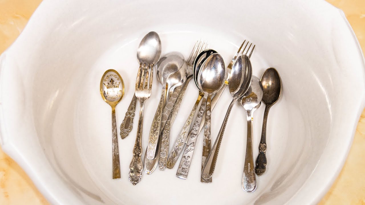 Ruokailuvälineiden kastaminen suolaan: miksi se on suositeltavaa ja mitkä ovat sen edut.