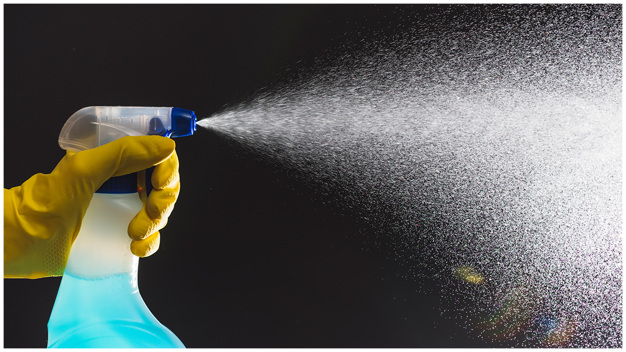 Etikan suihkuttaminen auton avaimille: miksi se on tarpeen ja miksi sitä suositellaan.