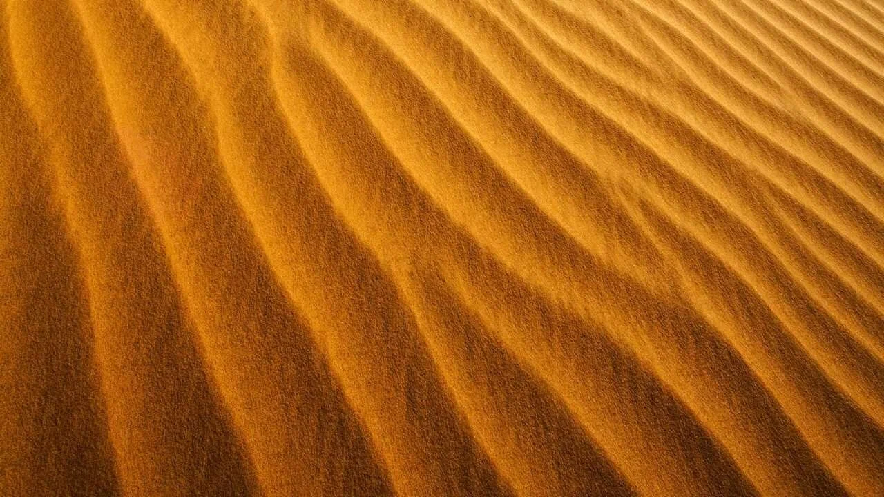 Kaksi maata keskellä aavikkoa, jotka tuovat vuosittain miljoonia tonneja hiekkaa: kyse on sen rakenteesta.