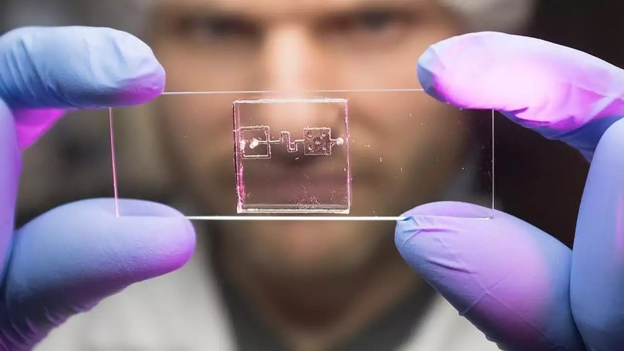 He ovat kehittäneet anturin, joka tarjoaa roboteille 180 asteen näkökentän ja keinotekoisen hajuaistin.