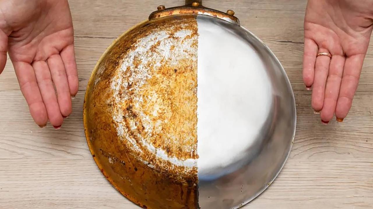 Kuinka puhdistaa paistinpannu, jos käsinpesu tai astianpesukone eivät auta?